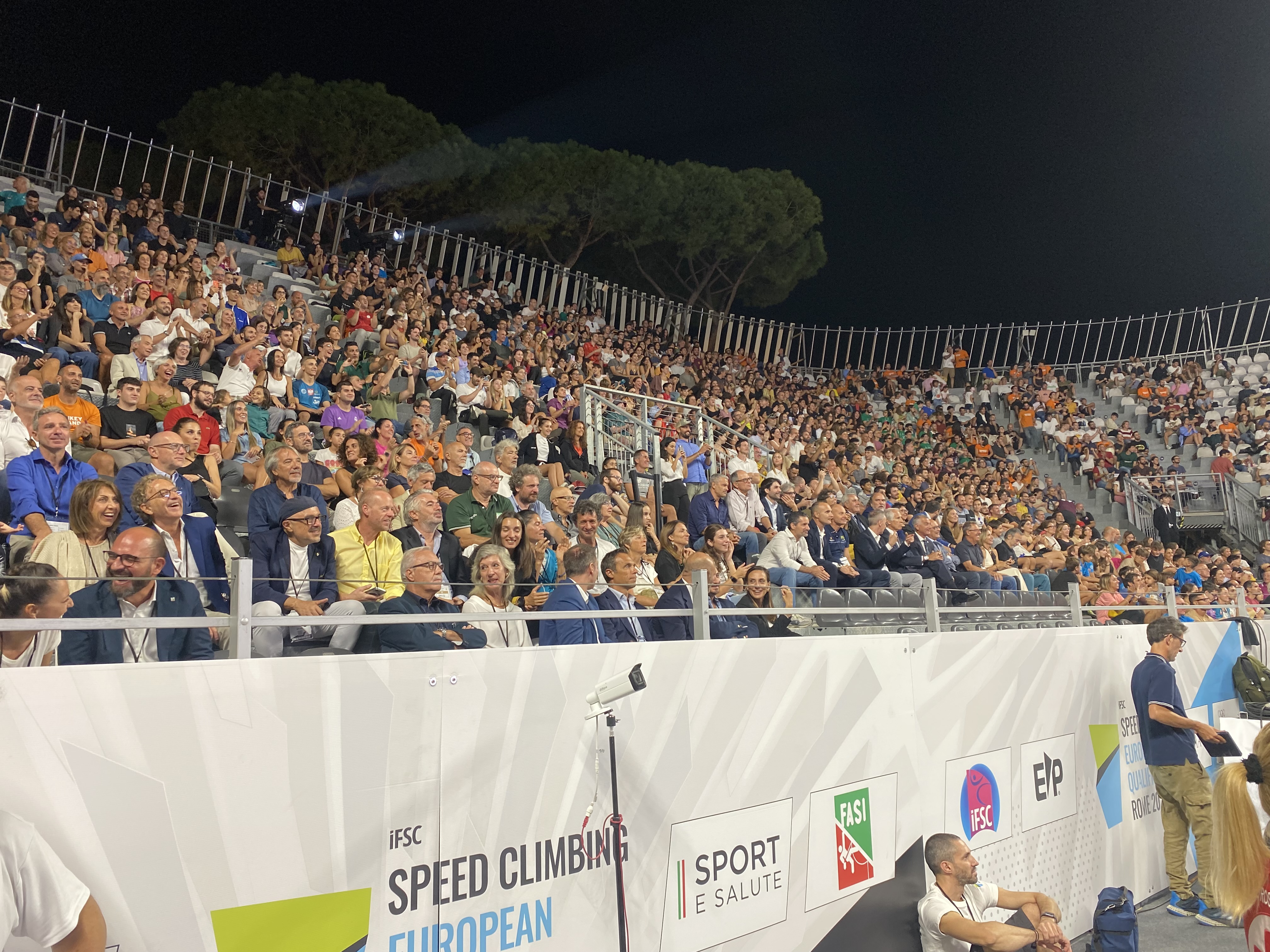 Arrampicata sportiva, migliaia di appassionati e tifo da stadio al Foro Italico