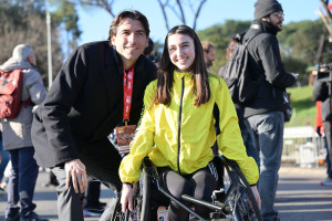 alessandro onorato con la donna in hand bike