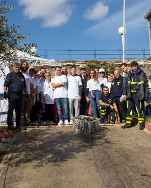 Pulizia Fondali e raccolta rifiuti in mare a Napoli 